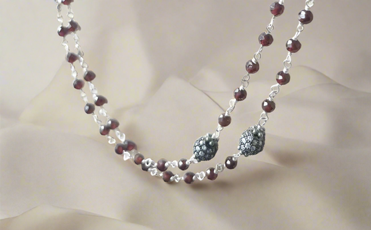 Dark red beads necklace in 925 silver