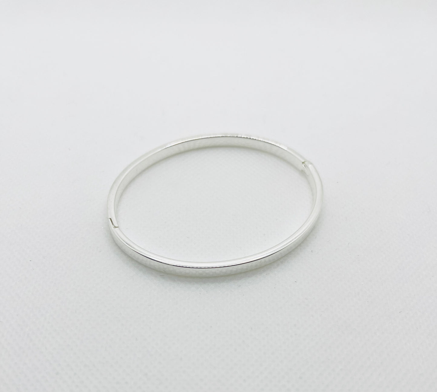 Oval solid bracelet in 925 silver