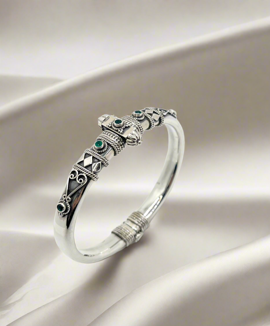 Antique bangle in 925 silver