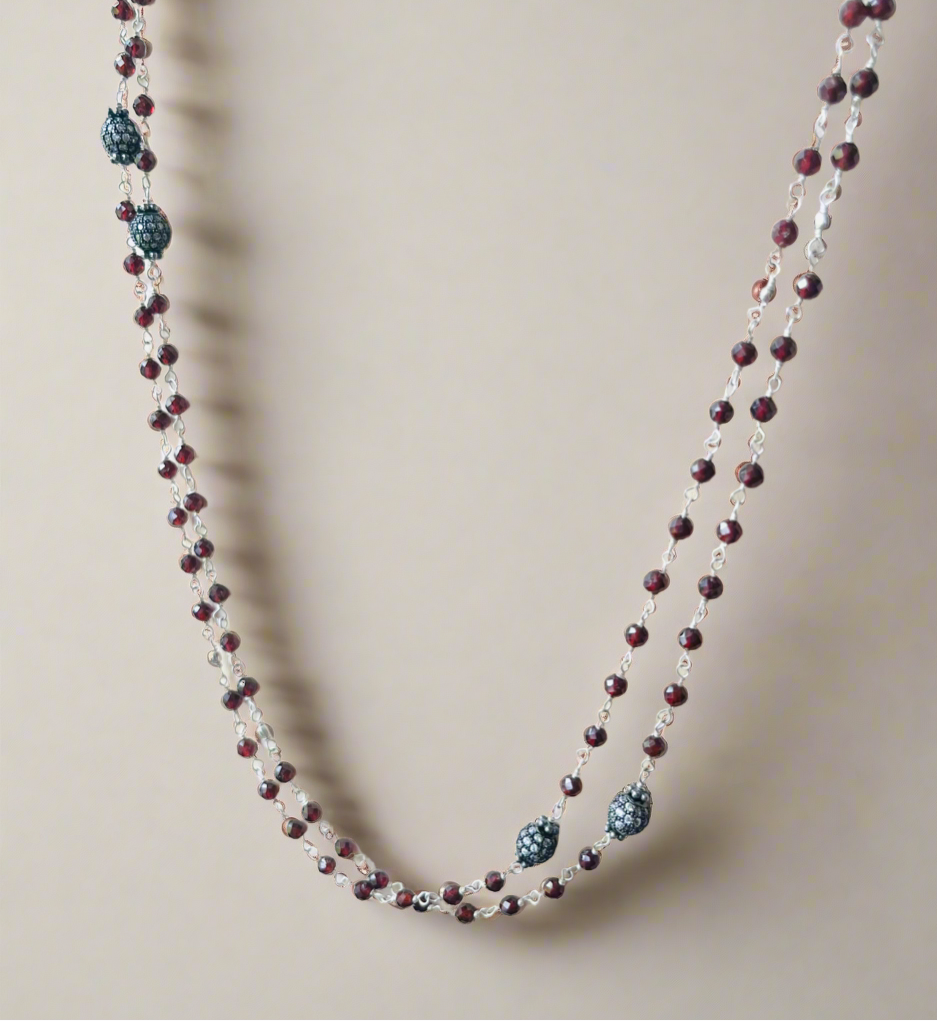 Dark red beads necklace in 925 silver