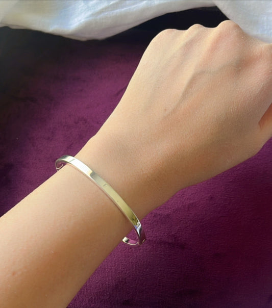 Oval solid bracelet in 925 silver